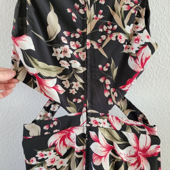 Windsor Floral Cutout Dress | Slit Sides | Lightweight Material - Picture 4 of 8